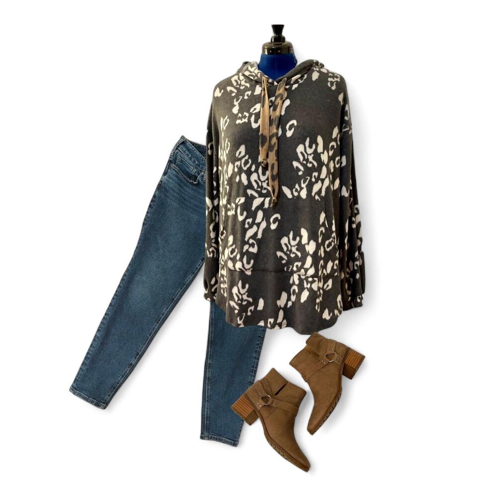 NWT! HoneyMe Curvy Hoodie Animal Print With Kangaroo Pocket, 3XL